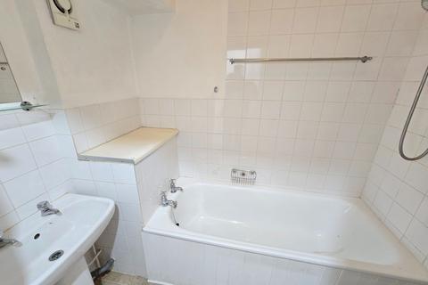 2 bedroom flat to rent, Flat 2, 26 Ramshill Road, Scarborough
