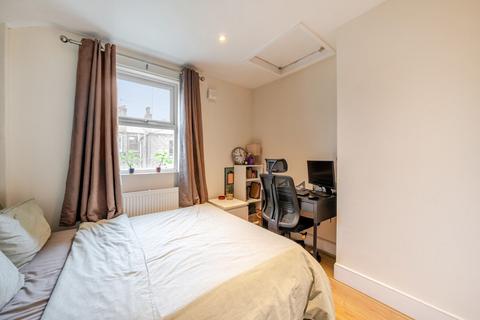 2 bedroom flat for sale, Rita Road, Stockwell, London, SW8