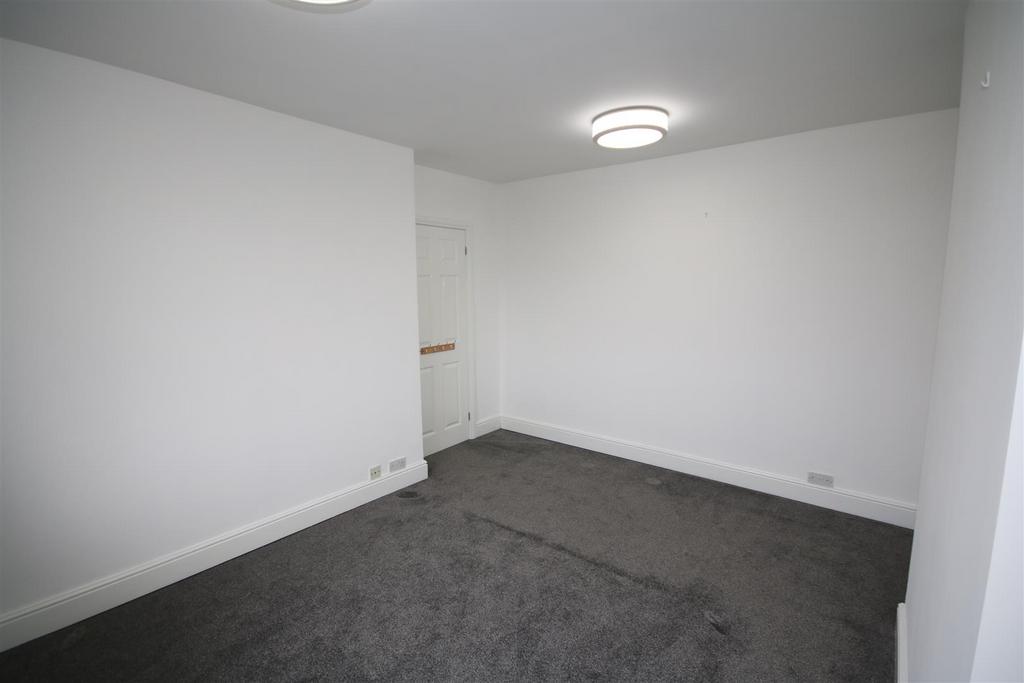 Bedroom 3b.JPG