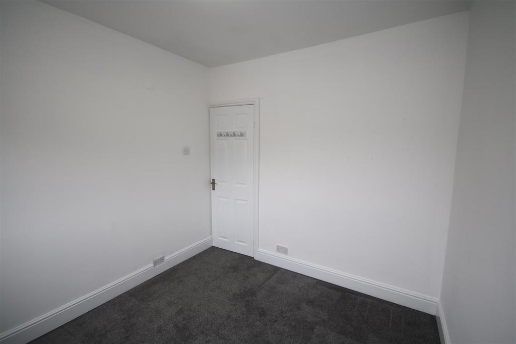 Bedroom 5b.JPG