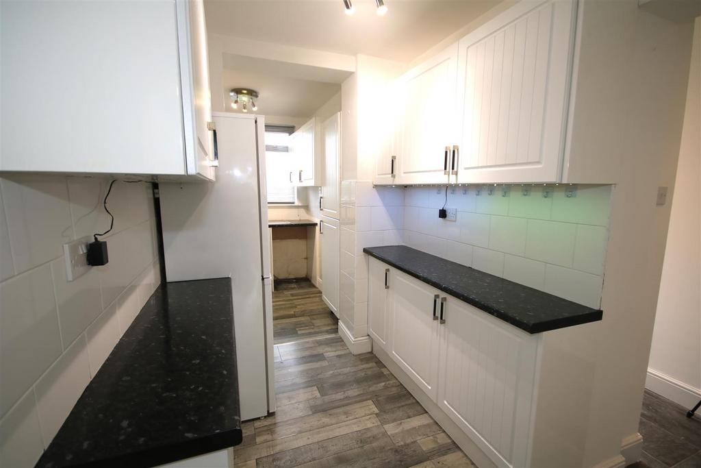 Kitchen b.JPG