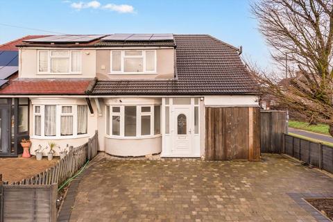 4 bedroom bungalow to rent, Victor Road, Harrow HA2