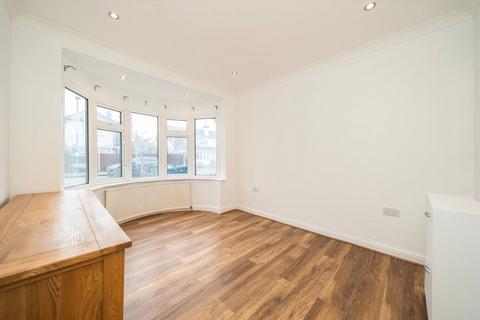 4 bedroom bungalow to rent, Victor Road, Harrow HA2