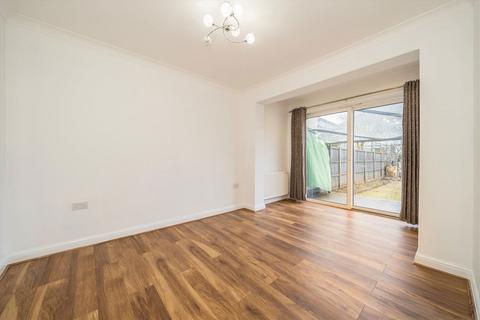 4 bedroom bungalow to rent, Victor Road, Harrow HA2