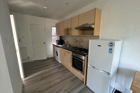 Studio to rent, Sellons Avenue, Harlesden, NW10