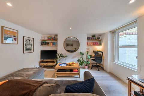 1 bedroom apartment for sale, Maude Road, London