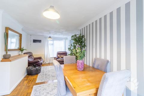 2 bedroom terraced house for sale, Lee Walk, Basildon SS16