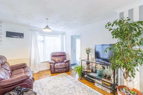 2 bedroom terraced house for sale, Lee Walk, Basildon SS16