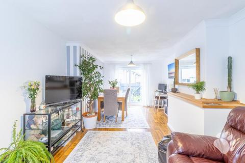 2 bedroom terraced house for sale, Lee Walk, Basildon SS16