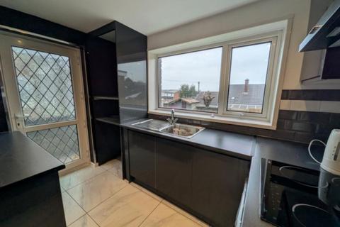 3 bedroom semi-detached house to rent, Brynheulog, Llanelli
