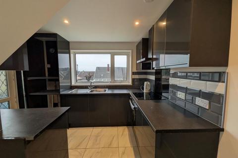 3 bedroom semi-detached house to rent, Brynheulog, Llanelli