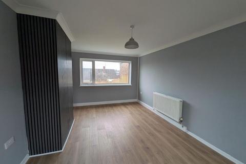 3 bedroom semi-detached house to rent, Brynheulog, Llanelli