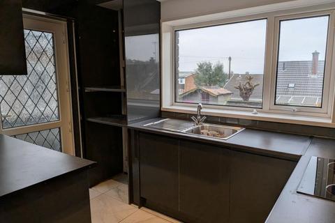 3 bedroom semi-detached house to rent, Brynheulog, Llanelli