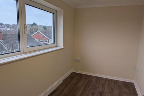 3 bedroom semi-detached house to rent, Brynheulog, Llanelli