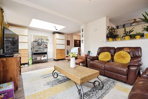 3 bedroom semi-detached house for sale, Lingwood Close, Danbury, Chelmsford