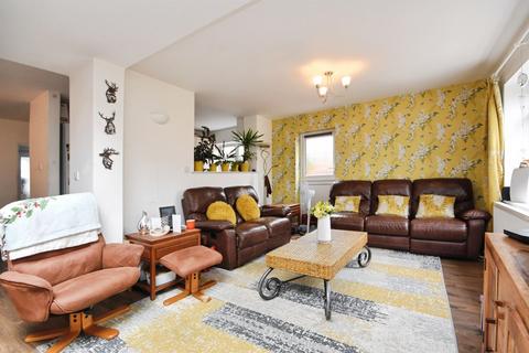 3 bedroom semi-detached house for sale, Lingwood Close, Danbury, Chelmsford