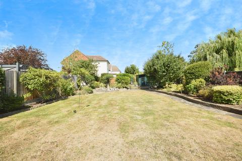3 bedroom detached house for sale, Brook Road, Romford