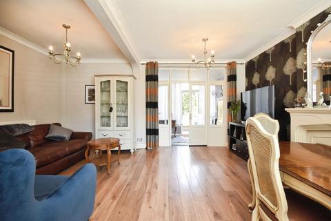 3 bedroom detached house for sale, Brook Road, Romford