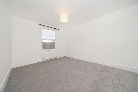 undefined, London Road, Twickenham TW1