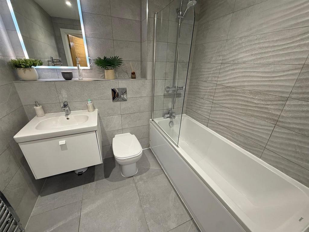 RPC9 Bathroom.jpg