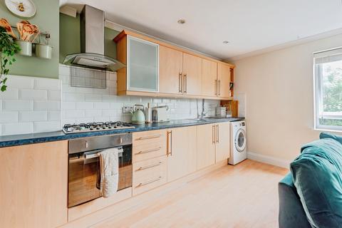 2 bedroom apartment for sale, Denton Close, Redhill