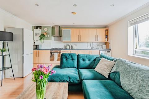 2 bedroom apartment for sale, Denton Close, Redhill
