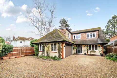 Faris Lane, Woodham, KT15