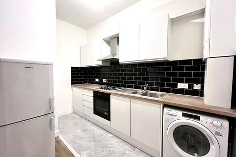 2 bedroom flat to rent, Amersham Road, SE14