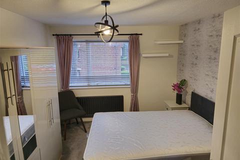 2 bedroom apartment to rent, High Dene, Newcastle Upon Tyne