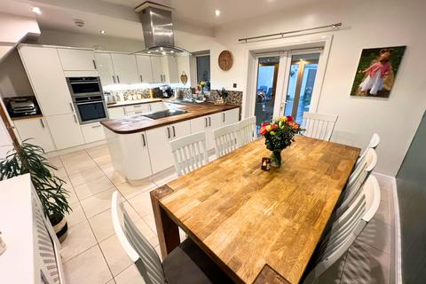 5 bedroom semi-detached house for sale, King Georges Road, Bristol