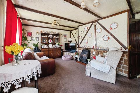 3 bedroom semi-detached house for sale, Eastfield Drive, Alfreton DE55