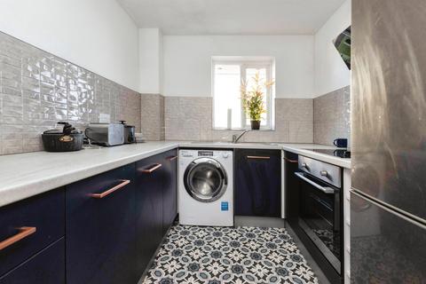 2 bedroom flat for sale, The Moorings, Oldbury