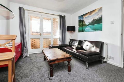 2 bedroom flat for sale, The Moorings, Oldbury