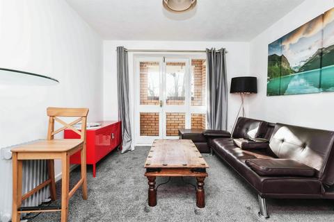 2 bedroom flat for sale, The Moorings, Oldbury