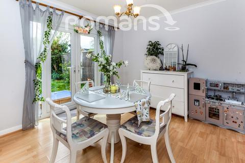 3 bedroom house to rent, Cornwell Road, Old Windsor, Windsor, SL4