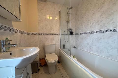 3 bedroom house to rent, Cornwell Road, Old Windsor, Windsor, SL4