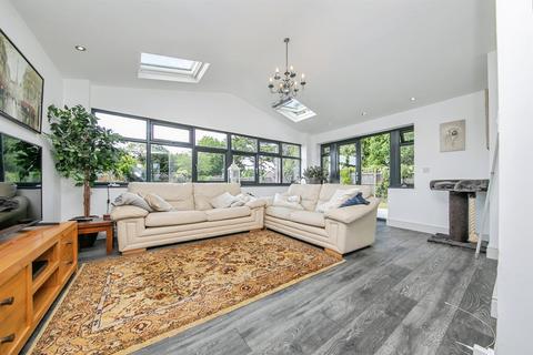 4 bedroom semi-detached house for sale, Highview Avenue, Clacton-On-Sea