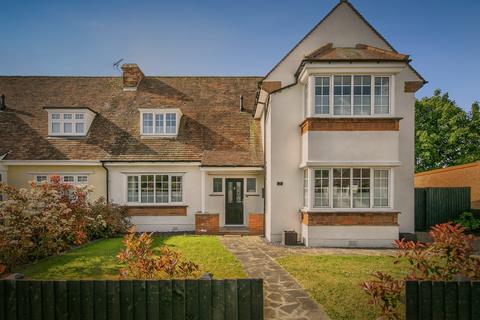 4 bedroom semi-detached house for sale, Highview Avenue, Clacton-On-Sea