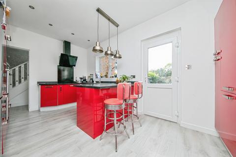 4 bedroom semi-detached house for sale, Highview Avenue, Clacton-On-Sea