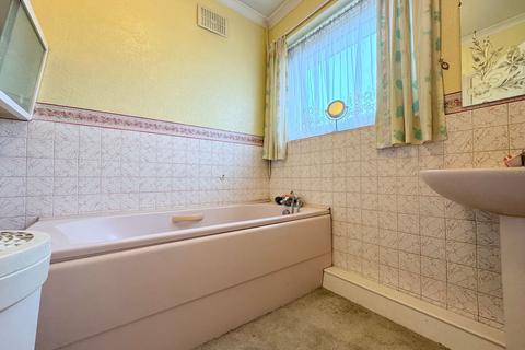 3 bedroom house for sale, Camrose Avenue, Edgware, HA8