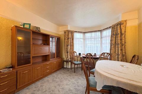 3 bedroom house for sale, Camrose Avenue, Edgware, HA8