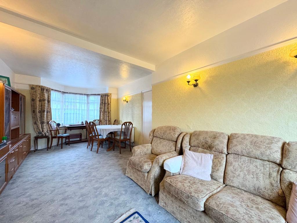 Lounge/dining area