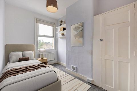 2 bedroom house for sale, Linden Road, Hampton TW12