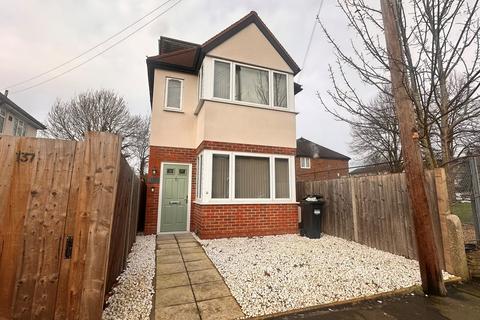 Shaftesbury Avenue, Feltham, TW14