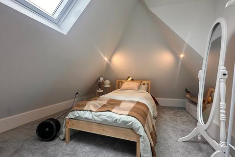 3 bedroom detached house for sale, Shaftesbury Avenue, Feltham, TW14