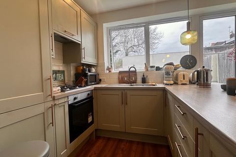 3 bedroom detached house for sale, Shaftesbury Avenue, Feltham, TW14
