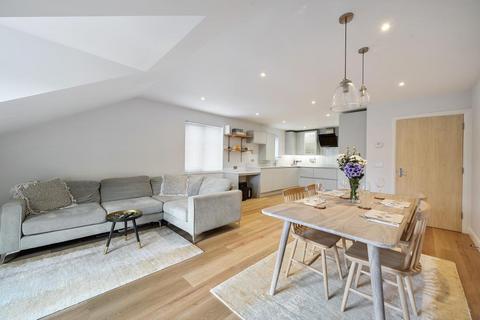 2 bedroom flat for sale, 12 Clifton Court,  Hollyfield Road,  Surbiton,  KT5