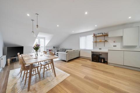 2 bedroom flat for sale, 12 Clifton Court,  Hollyfield Road,  Surbiton,  KT5