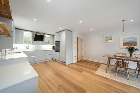 2 bedroom flat for sale, 12 Clifton Court,  Hollyfield Road,  Surbiton,  KT5