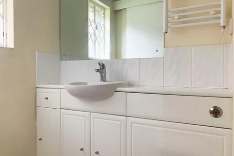 Studio to rent, Mansell Road, Acton